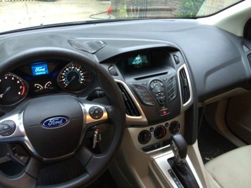 2012 Ford Focus SE Sedan 4-Door 2.0L, image 6