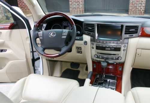 Lexus LX570 white pearl, image 3