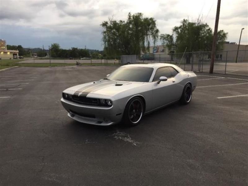 2009 dodge challenger srt 8