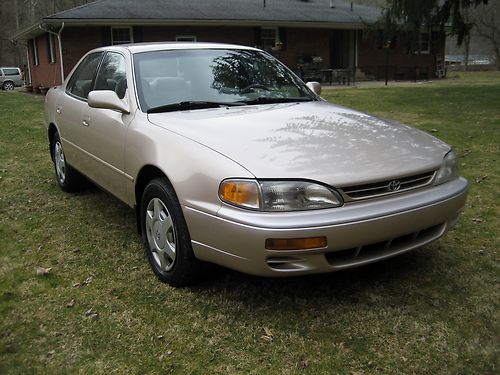 Toyota camry sedan one owner very lo miles garaged real nice