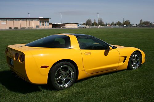 2003 chevrolet corvette base hatchback 2-door 5.7l