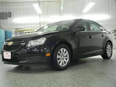 Black chevy cruze, remote start, usb, power cloth seat, steering wheel controls