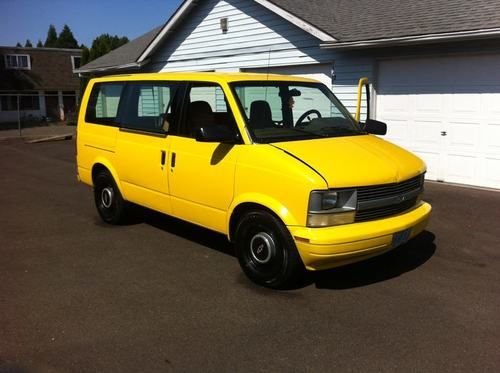 1995 chevy astro 4.3 cs rwd runs and drives great high miles mostly high way!!!!