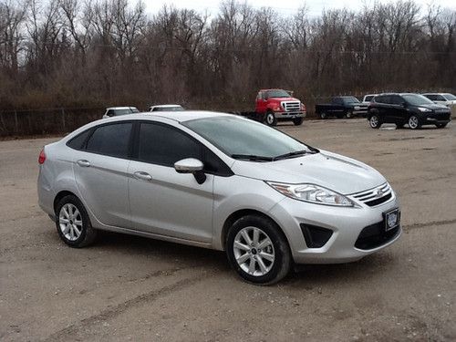 2013 ford fiesta 4dr sdn se