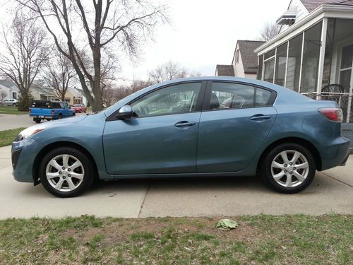 2010 mazda 3 i sedan 4-door 2.0l alloys, bluetooth, well equiped, look!!!!