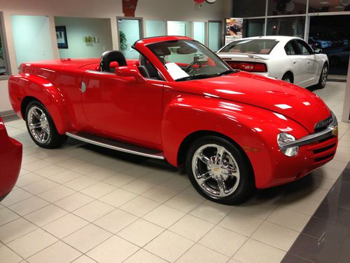 2005 chevrolet ssr...only 714 miles!!!