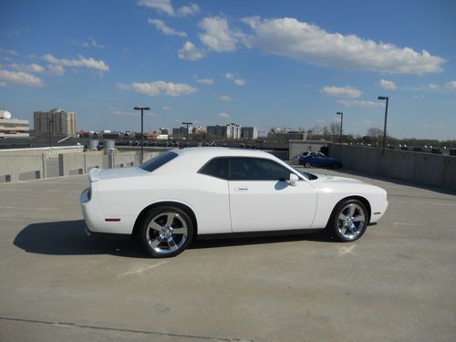 2010 dodge challenger r/t coupe 2-door 5.7l