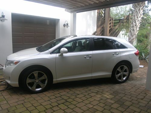 2012 toyota venza limited white / ivory interior only 14,100 miles all options