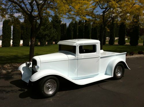 Classic 1932 ford pickup - sharp rod