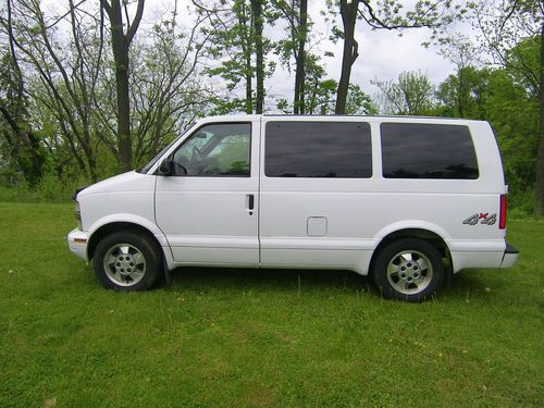 2003 chevrolet astro 8 passenger van awd "low miles !!!