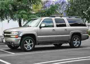 2002 Chevy Suburban Z71 4x4, image 2