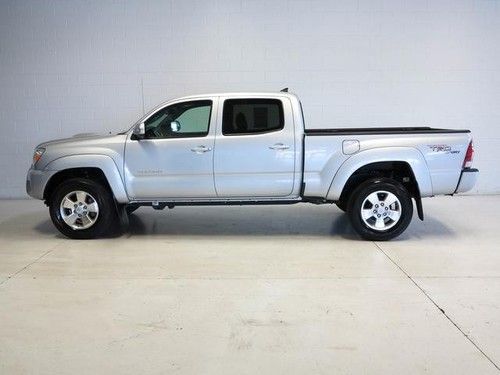 We finance !! toyota tough ! leather interior ! trd sport !