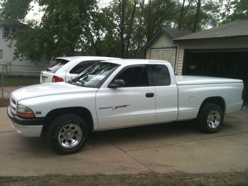 2000 dodge dakota sport extended cab pickup 2-door 3.9l