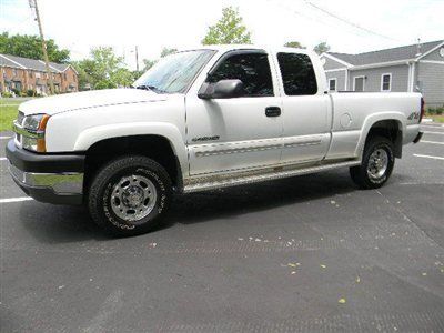 2004 chevy 2500 xcab ls 4x 6.0 v8.just 55000 miles!**not another in captivity**