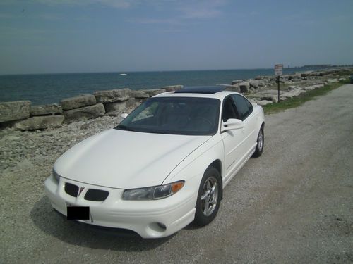 03 pontiac grand prix gt 3800 v6, great runner! leather white 4 dr sunroof clean