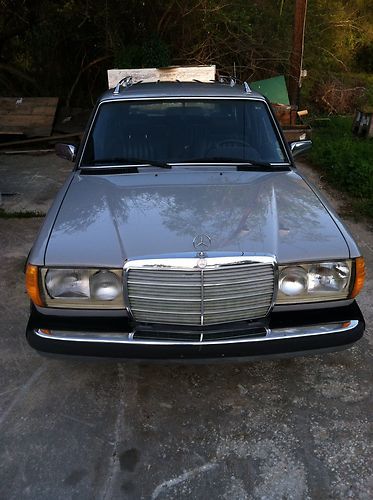 1985 mercedes benz 300td, very nice wagon, just painted and fully serviced.