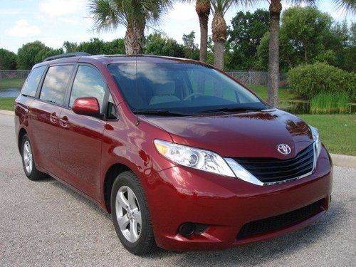 2011 toyota sienna le