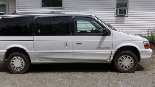 1994 dodge grand caravan white all wheel drive inspected pa  3 row seating