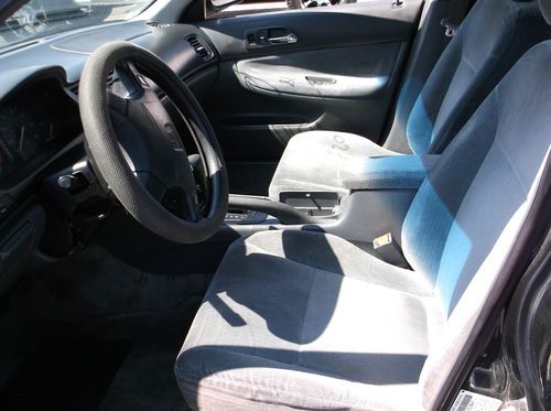 1994 Honda Accord, NO RESERVE, image 3