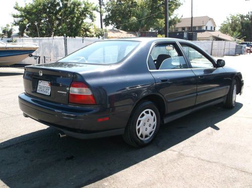 1994 Honda Accord, NO RESERVE, image 5