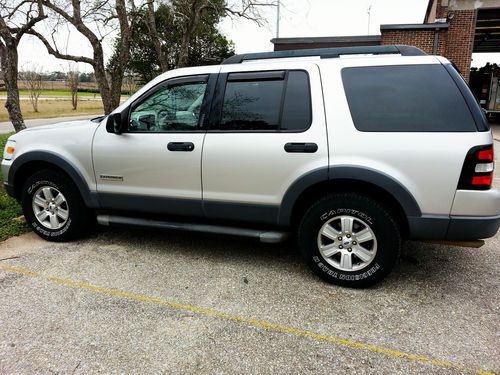 2006 ford explorer xlt with tons of extras!! only 66,000 miles - must see