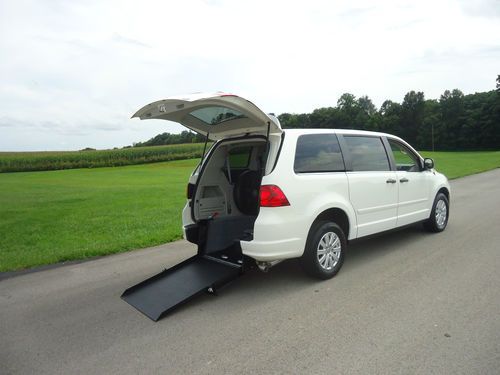 2009  volkswagen routan wheelchair/handicap ramp van rear enty conversion