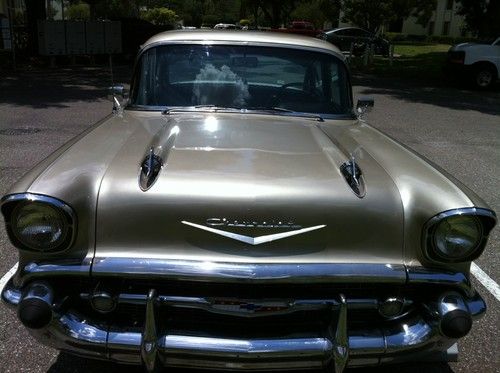 1957 chevrolet bel air base sedan 4-door 4.6l with lots of extra's!