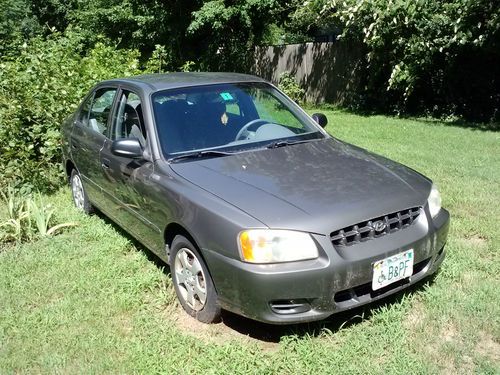 2001 hyundai accent gl sedan 4-door 1.6l