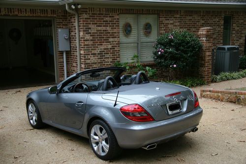2010 Mercedes Benz SLK350, image 2