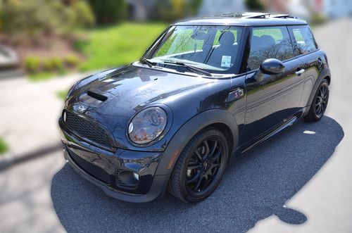 2009 astro black mini cooper s (mint)