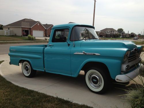 1958 chevy apache fleetside shortbed pickup