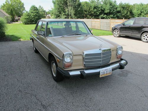 1975 mercedes benz 240d diesel sedan