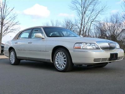 4dr sdn signature edition 4.6l cd 1 owner!!!! clean carfax!!!! only 46k miles!!!