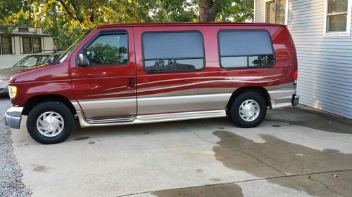 Red &amp; gold, tan cloth interior, 4.6 v-8 engine, excellent condition,