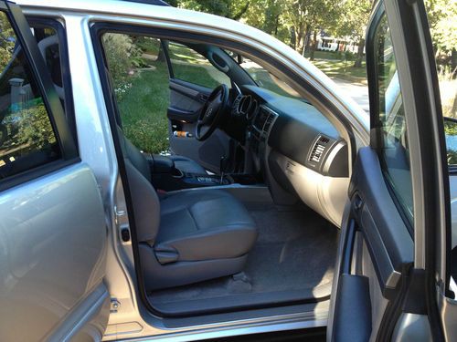 2004 Toyota 4Runner SR5 Sport Utility 4-Door 4.7L, image 6