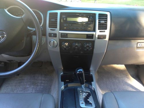 2004 Toyota 4Runner SR5 Sport Utility 4-Door 4.7L, image 9