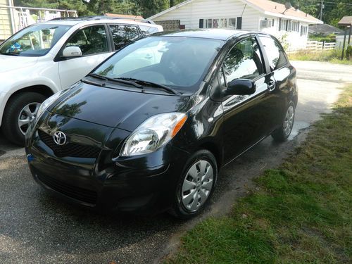 2010 toyota yaris base hatchback 2-door 1.5l