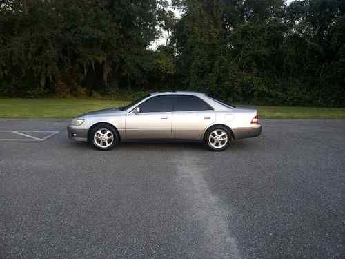 2000 lexus es300 base sedan 4-door 3.0l v6 platinum edition a must see!!!