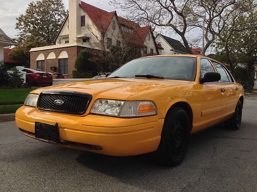 2011 ford crown victoria 4 door sedan