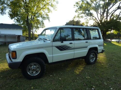 1990 isuzu trooper white 4 door***no rust***nicest**must see