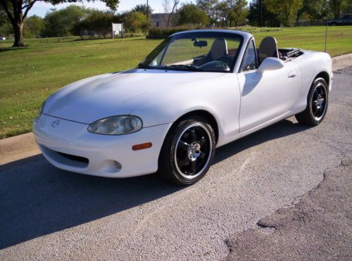 **no reserve** 2001 mazda miata mx-5 automatic, leather, texas car, no rust!!