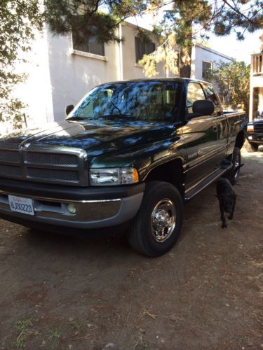 1999 dodge ram 2500 club cab 4x4. v10