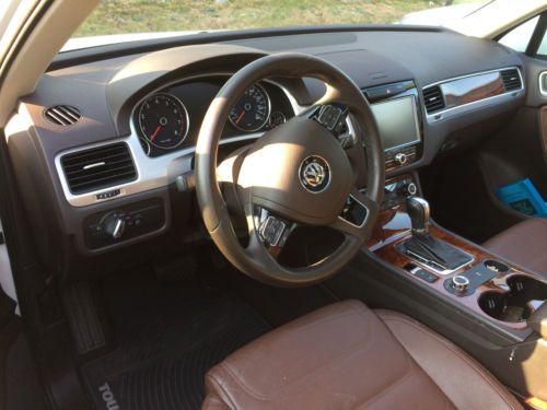 2011 Volkswagen Touareg Luxury VR6 Sport Utility 4-Door 3.6L, US $28,000.00, image 2