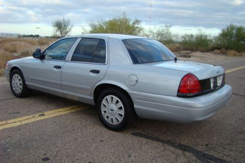 2006 ford crown victoria police interceptor p71.  smooth ride and nice and clean