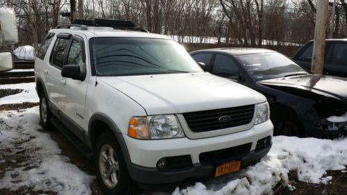 Oxford white 2002 ford explorer xlt - 3rd seat - needs transmission