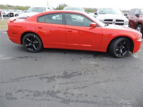 2014 rt new 5.7l v8 16v automatic rwd sedan