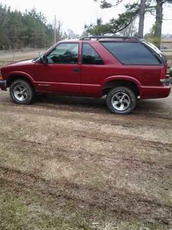 2000 chevy blazer.  only 112k miles.  2door.  very clean!!!