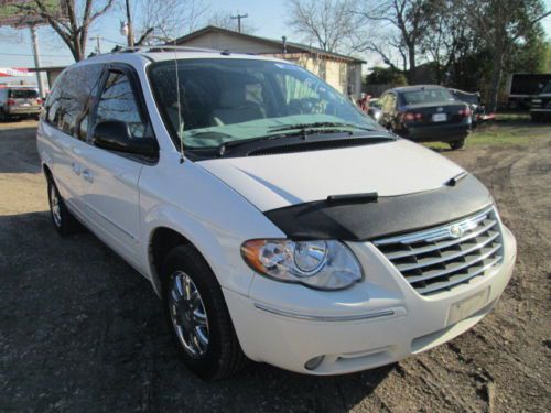 2006 town &amp; country super clean dvd nav one owner no reserve garaged condition