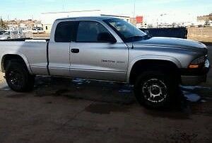 2002 4x4 dodge dakota sport ext. cab - silver - automatic - make me a offer :)