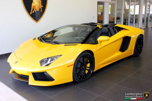 Lp 700-4 roadster, giallo orion/nero ade, well option&#039;d, 155 miles, perfection